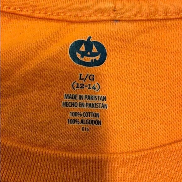 🛍️Halloween T- shirt short sleeve orange Holiday witch on broom and writing - Picture 2 of 6